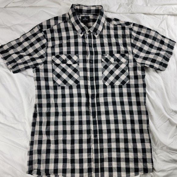 Rip Curl Mens Large Black White Button Shirt Plaid Pockets Short Sleeve Casual - Picture 1 of 10